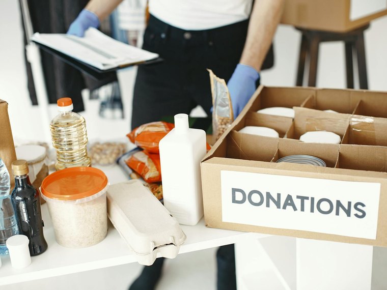 Associations Secours En Nature, Distribution De Nourriture Et De Vêtements en France
