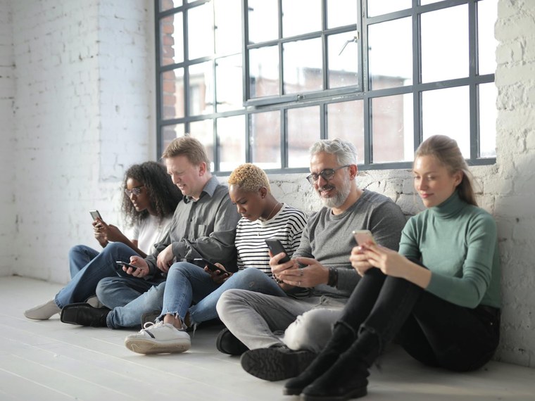 Associations Auditeurs, Consommateurs D'Outils D'Information Et De Communication en France
