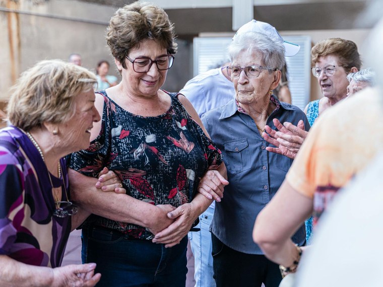 Associations Établissements Et Services Pour Adultes En Difficulté, Chrs  (Centres D'Hébergement Et De Réadaptation Sociale) en France