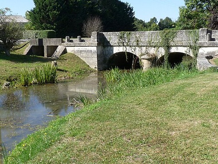 Annuaire des associations de Saint-Hilaire-du-Bois - 17 Charente-Maritime