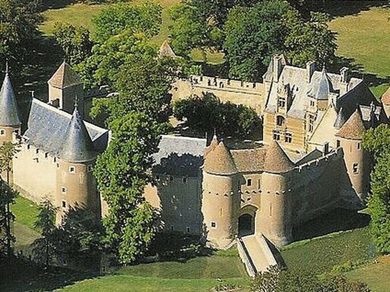 Annuaire des associations de Ainay-le-Vieil - 18 Cher